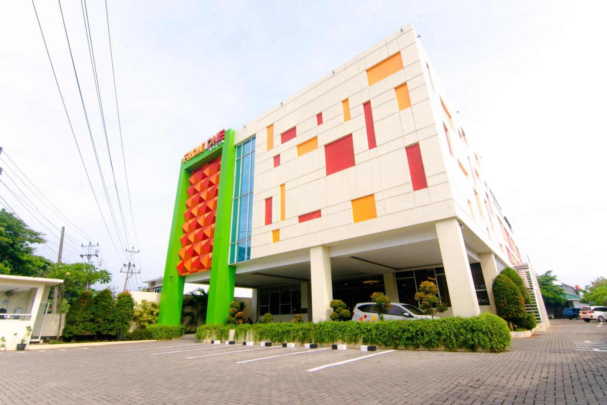 Front One Hotel Purwodadi Purwodadi (Grobogan) Exterior foto