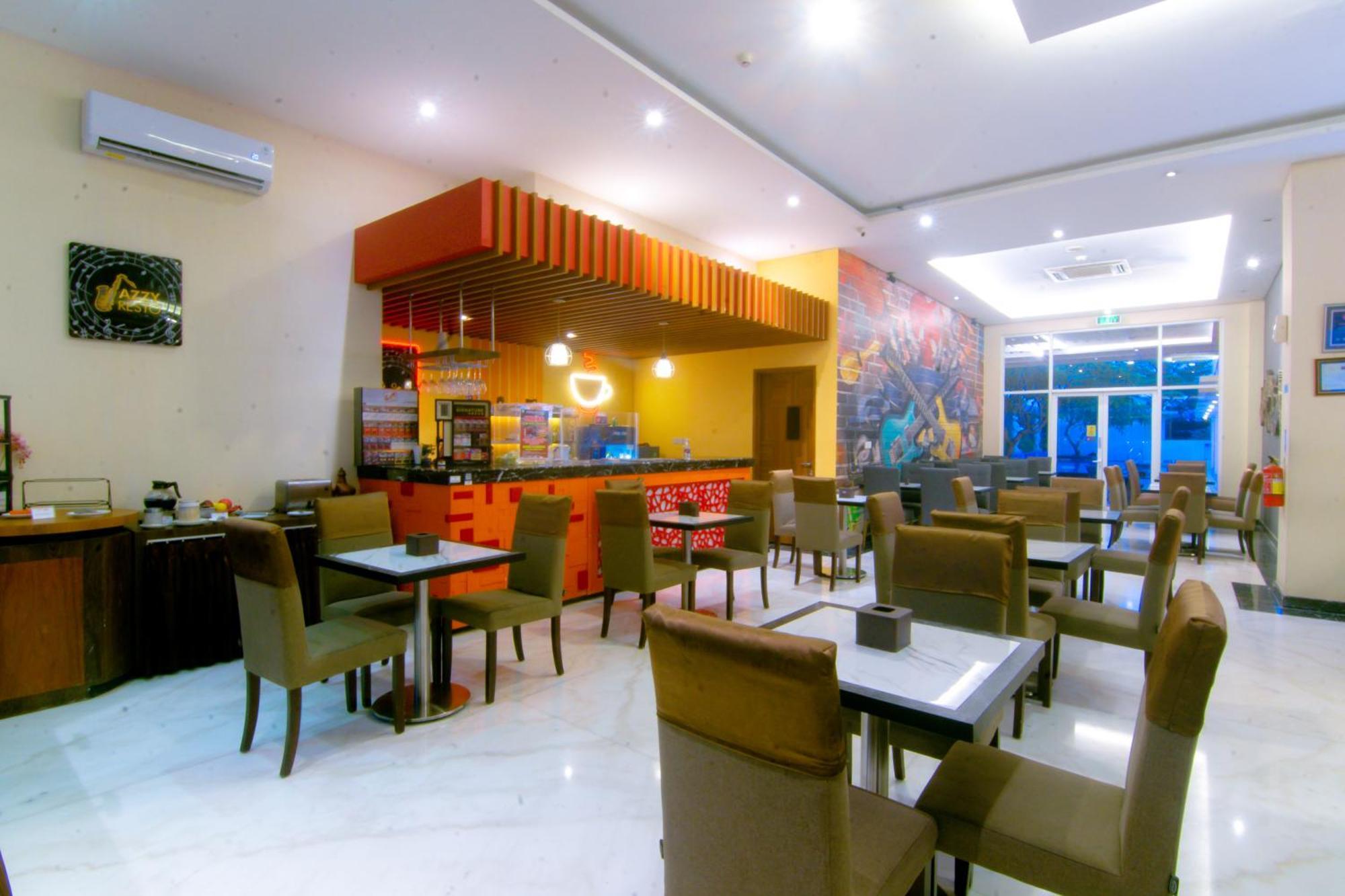 Front One Hotel Purwodadi Purwodadi (Grobogan) Exterior foto