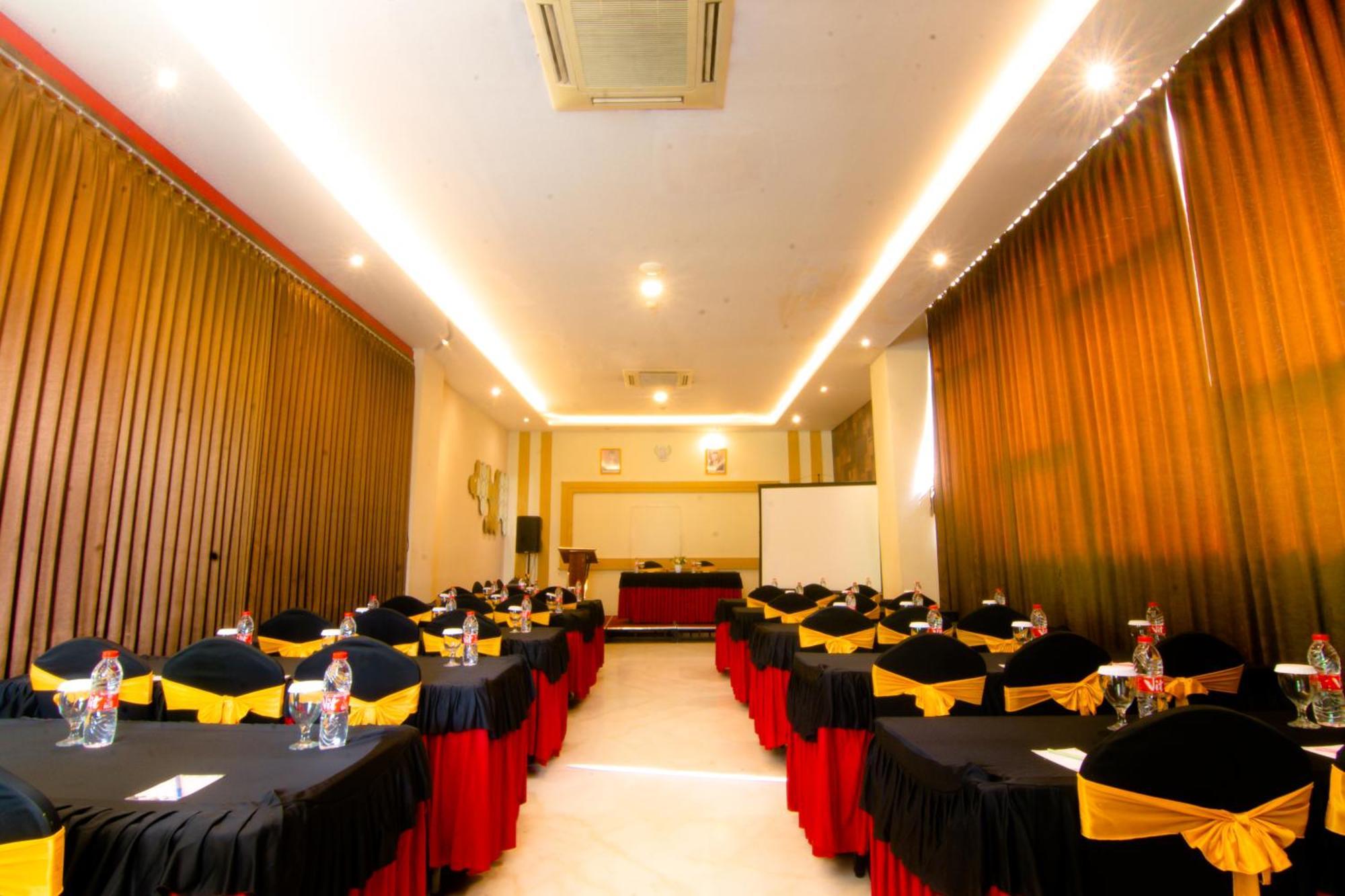Front One Hotel Purwodadi Purwodadi (Grobogan) Exterior foto