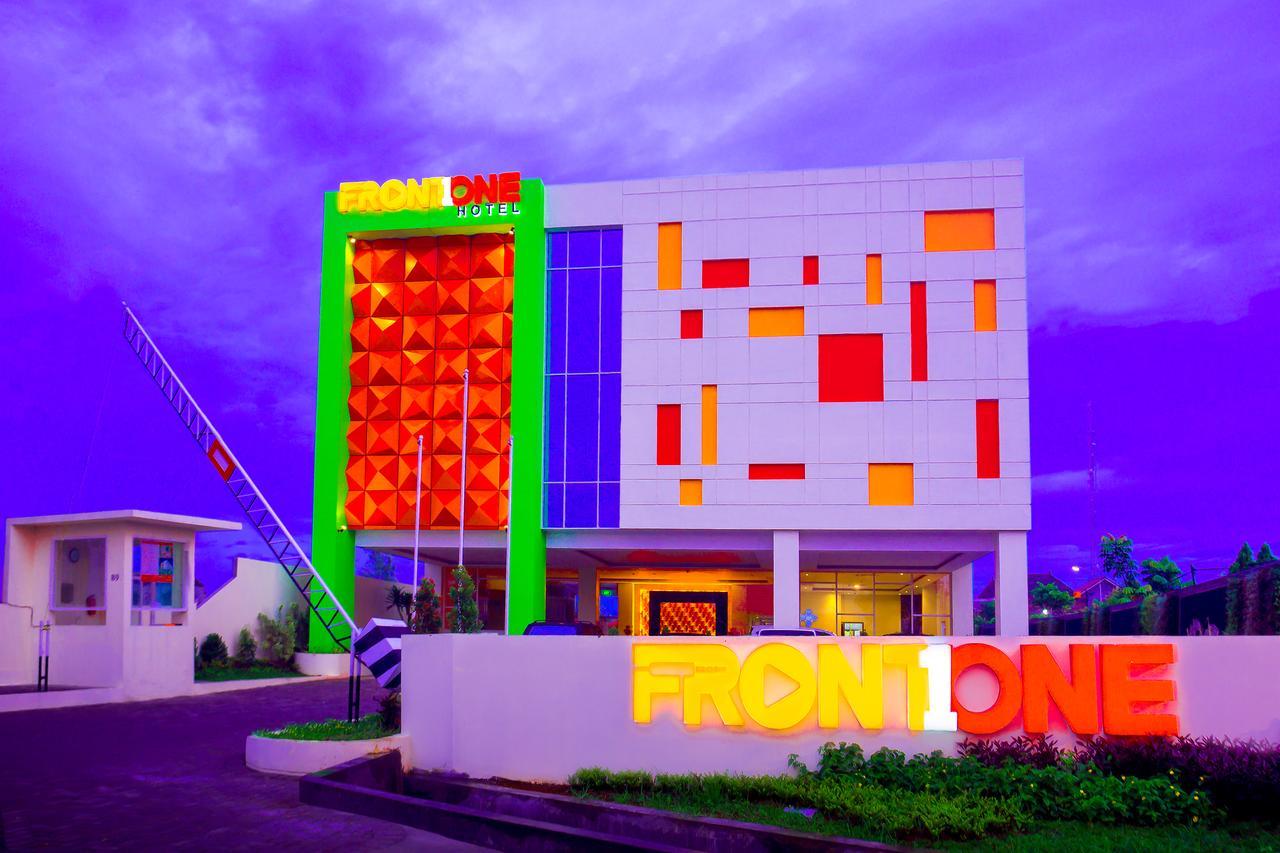 Front One Hotel Purwodadi Purwodadi (Grobogan) Exterior foto